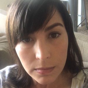 Meet your Posher, Larissa